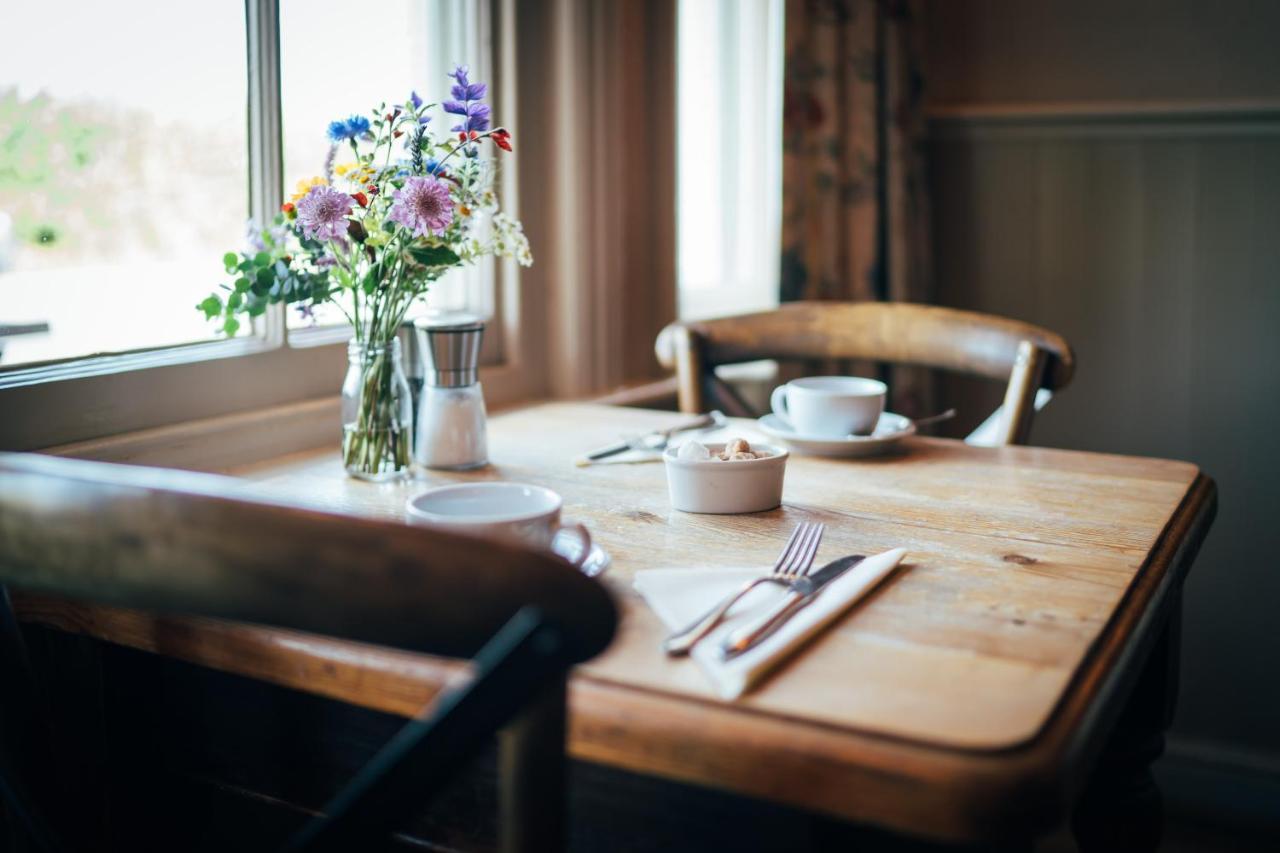 The East End Arms Hotel Lymington Eksteriør billede